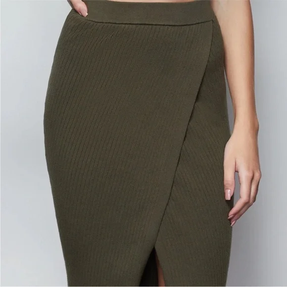 GOOD AMERICAN Sage Green Ribbed Stretchy Straight Pencil Midi Skirt - Size 2 - Picture 3 of 7